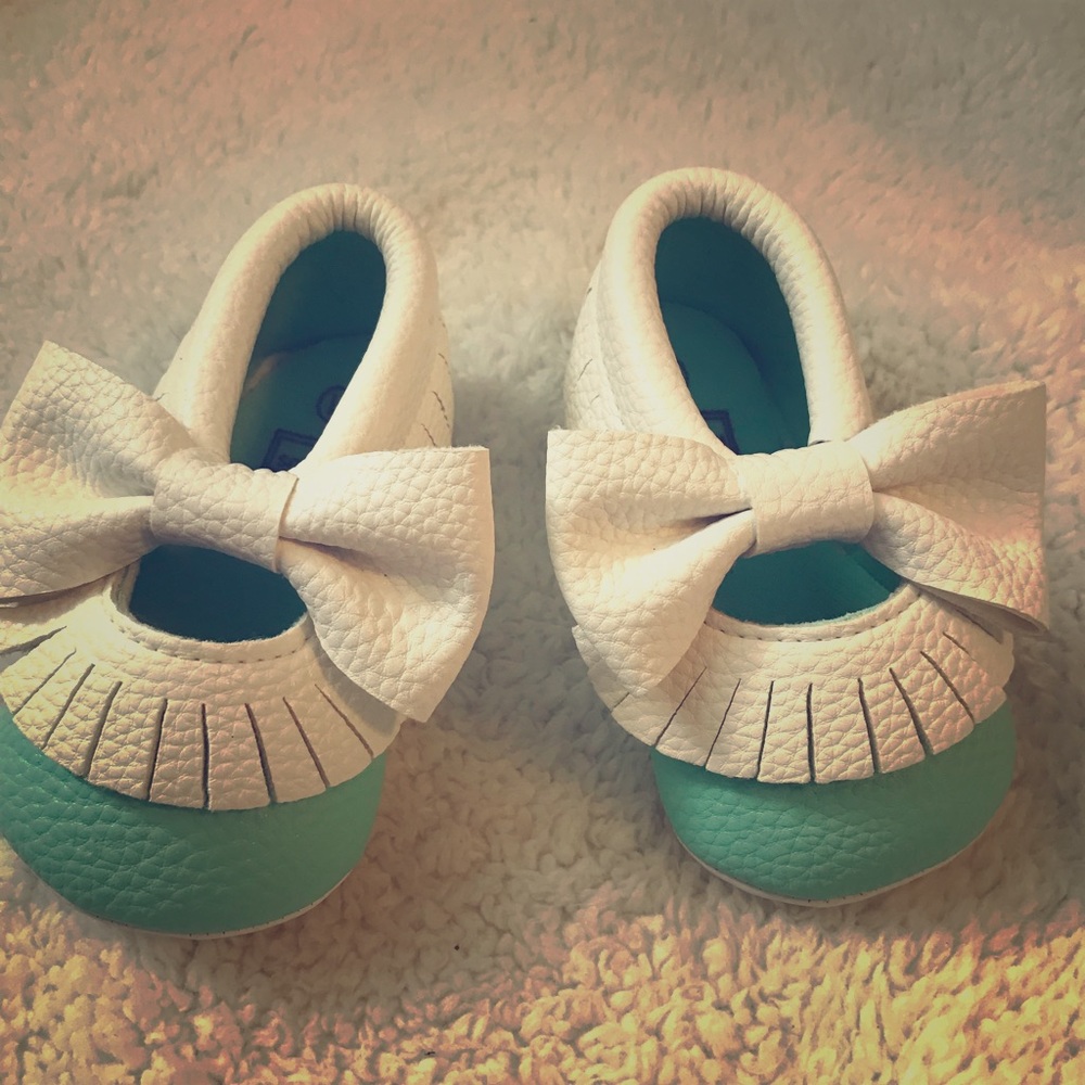 Set of 2 baby moccasins